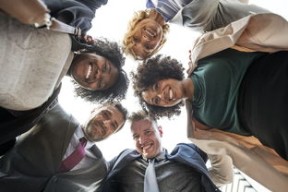 九游娱乐APP-赛季最惊喜表现：意料之外的黑马队伍突围，lol黑马战队