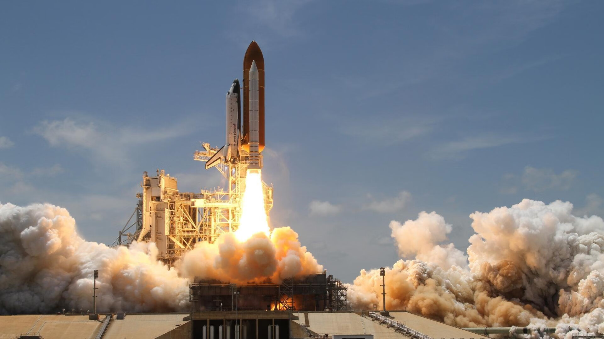 女子仰泳表现稳定,后程冲刺亮眼,女子仰泳的世界纪录