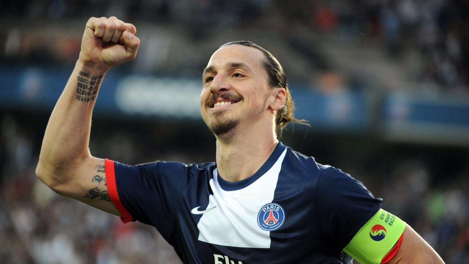 教师节“粉笔接力跑” 将祝福语写在起终点的黑板上